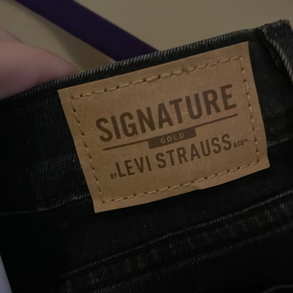 NWT Levi signature gold 👖 - Picture 3 of 6